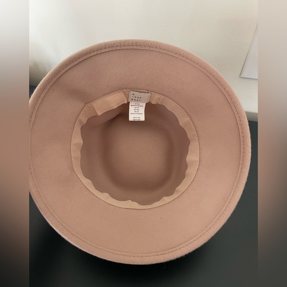 Elegant Pastel Pink Wool Women's Hat - Picture 3 of 5